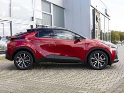 Rot Neu 2025 Toyota C-HR SUV | 31.689 €