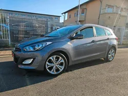 Grau Gebraucht 2015 Hyundai i30 Kombi | 6.999 € (Fairer Preis)