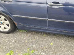 Blau Gebraucht 2001 BMW 320 Kombi | 800 €