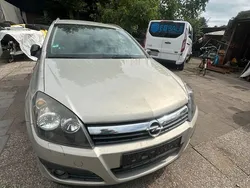 Silber Gebraucht 2006 Opel Astra Kombi | 1.350 €