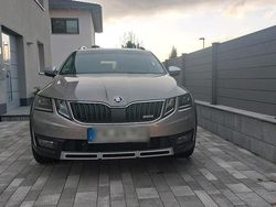 Beige Gebraucht 2017 Skoda Octavia Scout Kombi | 18.999 €