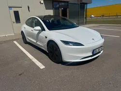 Weiß Gebraucht 2023 Tesla Model 3 Limousine | 37.500 € (Teuer)