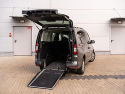 Grau Gebraucht 2024 Ford Grand Tourneo Connect Titanium Van / Kleinbus | 44.600 €