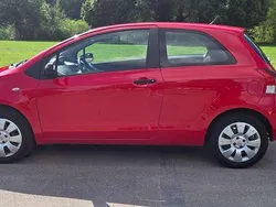 Rot Gebraucht 2010 Toyota Yaris Life Limousine | 3.900 € (Fairer Preis)