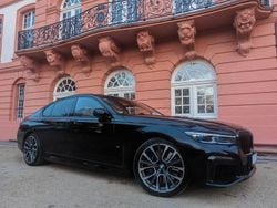 Schwarz Gebraucht 2020 BMW 750 M Sport Limousine | 49.500 € (Fairer Preis)