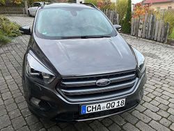 Grau Gebraucht 2018 Ford Kuga SUV | 14.750 € (Fairer Preis)