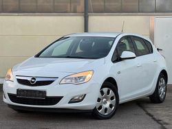 Weiß Gebraucht 2011 Opel Astra Limousine | 3.000 € (Fairer Preis)