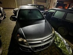 Silber Gebraucht 2004 Opel Astra Limousine | 850 € (Guter Preis)
