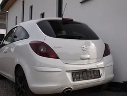 Weiß Gebraucht 2010 Opel Corsa Color Edition Limousine | 2.000 € (Guter Preis)