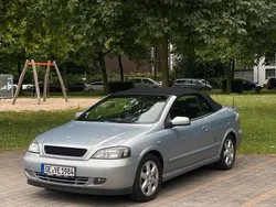 Grau Gebraucht 2002 Opel Astra Cabriolet Cabrio | 1.300 €