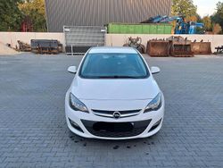 Weiß Gebraucht 2013 Opel Astra Limousine | 6.999 € (Teuer)
