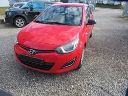 Electric red / sol Gebraucht 2013 Hyundai i20 Edition Kleinwagen | 2.499 € (Superpreis)