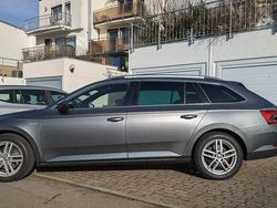 Grau Gebraucht 2023 Skoda Superb LAURIN & KLEMENT Kombi | 29.900 € (Teuer)