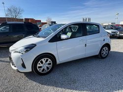 Weiß Gebraucht 2018 Toyota Yaris Comfort Limousine | 9.480 € (Fairer Preis)