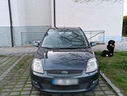 Grau Gebraucht 2006 Ford Fiesta Kleinwagen | 950 € (Superpreis)