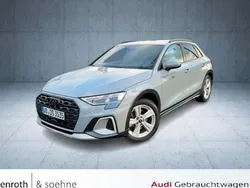 Grau Gebraucht 2024 Audi A3 Sportback Advanced Limousine | 37.470 € (Etwas zu teuer)