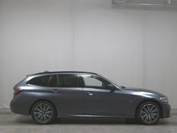 Grau Gebraucht 2022 BMW 320e M Sport Kombi | 25.680 € (Fairer Preis)