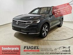 Juniper green metallic Gebraucht 2019 VW Touareg Atmosphere SUV | 20.999 € (Teuer)