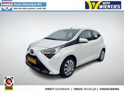 Weiß Gebraucht 2019 Toyota Aygo X-play Kleinwagen | 10.450 € (Etwas zu teuer)