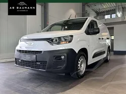 Weiß Gebraucht 2023 Fiat Doblò Van / Kleinbus | 22.990 € (Fairer Preis)