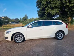 Weiß Gebraucht 2016 Volvo V60 Kombi | 11.999 € (Etwas zu teuer)
