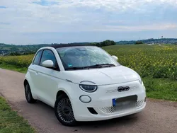Weiß Gebraucht 2022 Fiat 500e Icon Cabrio | 24.599 € (Etwas zu teuer)