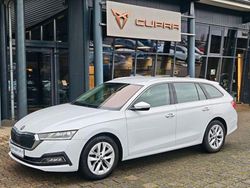 Weiß Gebraucht 2021 Skoda Octavia Style Kombi | 20.790 € (Fairer Preis)