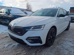 Weiß Gebraucht 2021 Skoda Octavia RS Kombi | 25.499 € (Superpreis)