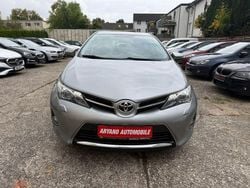 Grau Gebraucht 2014 Toyota Auris Edition Limousine | 9.990 € (Fairer Preis)