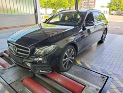 Obsidianschwarz metallic Gebraucht 2020 Mercedes E300 AMG Kombi | 30.890 € (Fairer Preis)