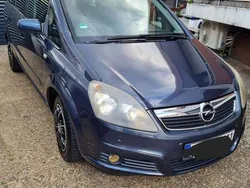 Grau Gebraucht 2007 Opel Zafira Family Van / Kleinbus | 3.800 € (Fairer Preis)