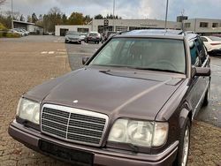 Violet Gebraucht 1993 Mercedes E320 Kombi | 11.990 €