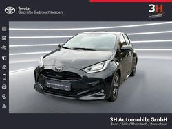 Mysticschwarz mica Gebraucht 2024 Toyota Yaris Hybrid Comfort Limousine | 22.990 €