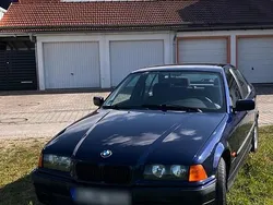 Blau Gebraucht 1997 BMW 316 Limousine | 2.000 €