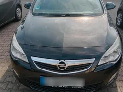 Schwarz Gebraucht 2011 Opel Astra Kombi | 2.950 €
