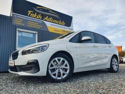 Weiß Gebraucht 2018 BMW 225 Active Tourer Sport Line Van / Kleinbus | 15.999 € (Fairer Preis)