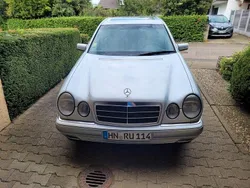 Silber Gebraucht 1996 Mercedes E230 Elegance Limousine | 3.900 € (Teuer)