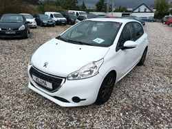 Weiß Gebraucht 2012 Peugeot 208 Active Kleinwagen | 4.900 € (Guter Preis)