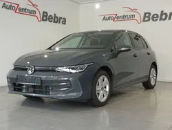 Delfingrau metallic Gebraucht 2024 VW Golf VIII Life Limousine | 20.490 € (Superpreis)