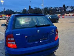 Blau Gebraucht 2002 Skoda Fabia Classic Limousine | 999 € (Guter Preis)