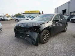 Schwarz metallic Gebraucht 2017 Mazda 3 Kizoku Limousine | 8.499 €