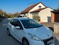 Weiß Gebraucht 2014 Peugeot 208 Kleinwagen | 4.200 € (Guter Preis)