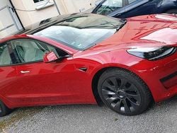 Rot Gebraucht 2022 Tesla Model 3 RWD Limousine | 29.999 € (Etwas zu teuer)