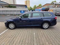 Blau Gebraucht 2015 VW Passat Comfortline Kombi | 10.900 € (Etwas zu teuer)