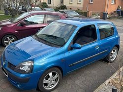 Blau Gebraucht 2002 Renault Clio II Kleinwagen | 890 € (Fairer Preis)