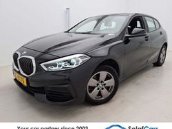 Grau Gebraucht 2023 BMW 118 Kleinwagen | 22.022 € (Guter Preis)