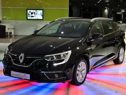 Sternenschwarz Gebraucht 2019 Renault Mégane GrandTour LIMITED Kombi | 13.750 € (Fairer Preis)