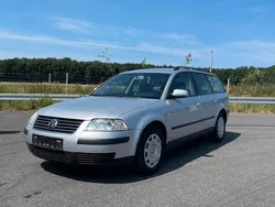 Silber Gebraucht 2002 VW Passat Kombi | 1.500 € (Guter Preis)