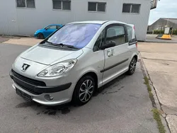 Grau Gebraucht 2005 Peugeot 1007 Kleinwagen | 999 €