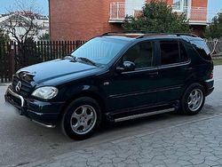 Schwarz Gebraucht 1999 Mercedes ML320 SUV | 10.000 €